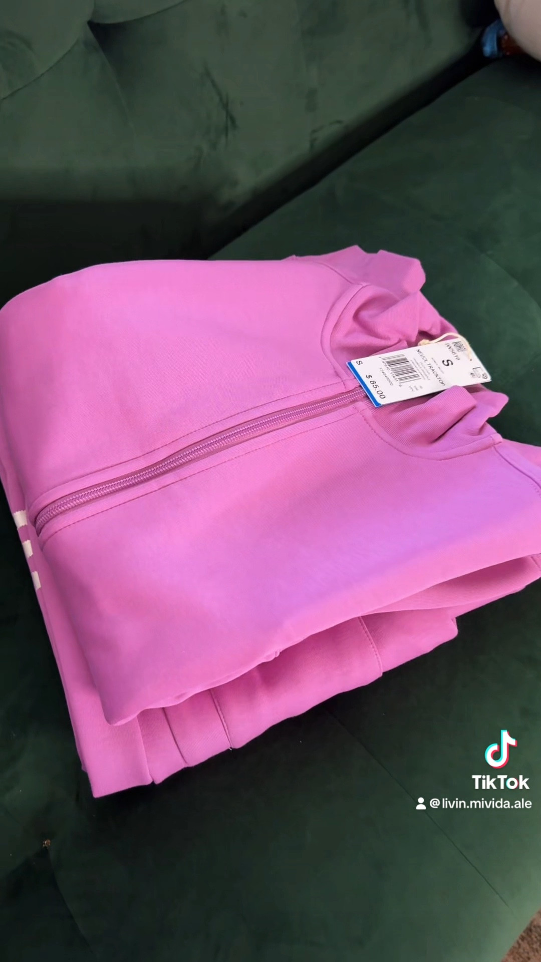 A tracksuit hates to see me coming 🥰🛍️ @adidas #adidas #tracksuit #fall 

#LTKActive #LTKSeasonal #LTKVideo