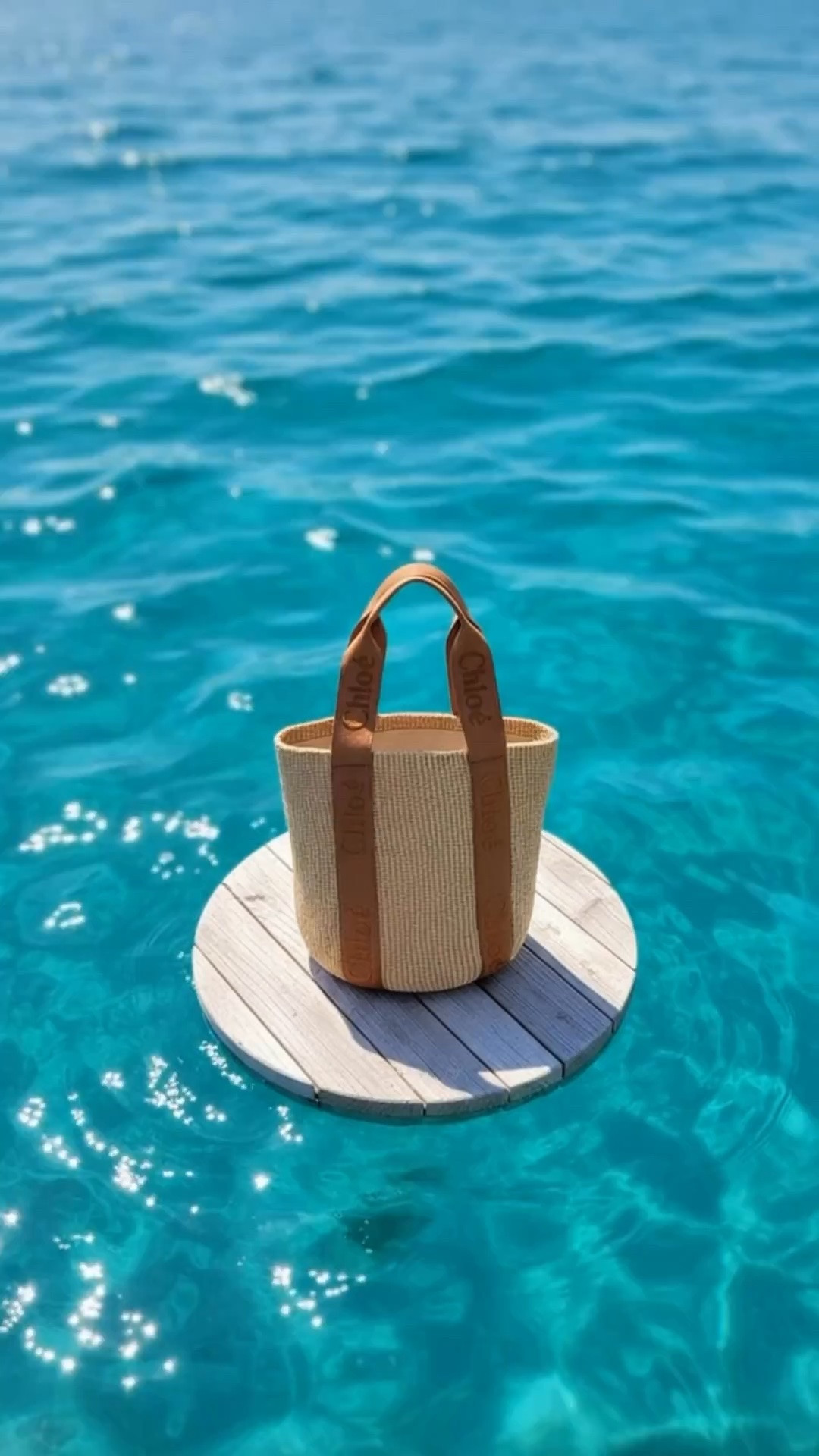 The perfect beach tote 🤍
This raffia beauty is lightweight, chic, and fits everything for a beach day 🌊✨
From towels to sunscreen… it’s my go-to summer bag


#beachbag #totebagstyle #summerstyle #ltkfinds #beachaesthetic #chloebag #luxurytote #summervibes #neutralstyle #resortwear