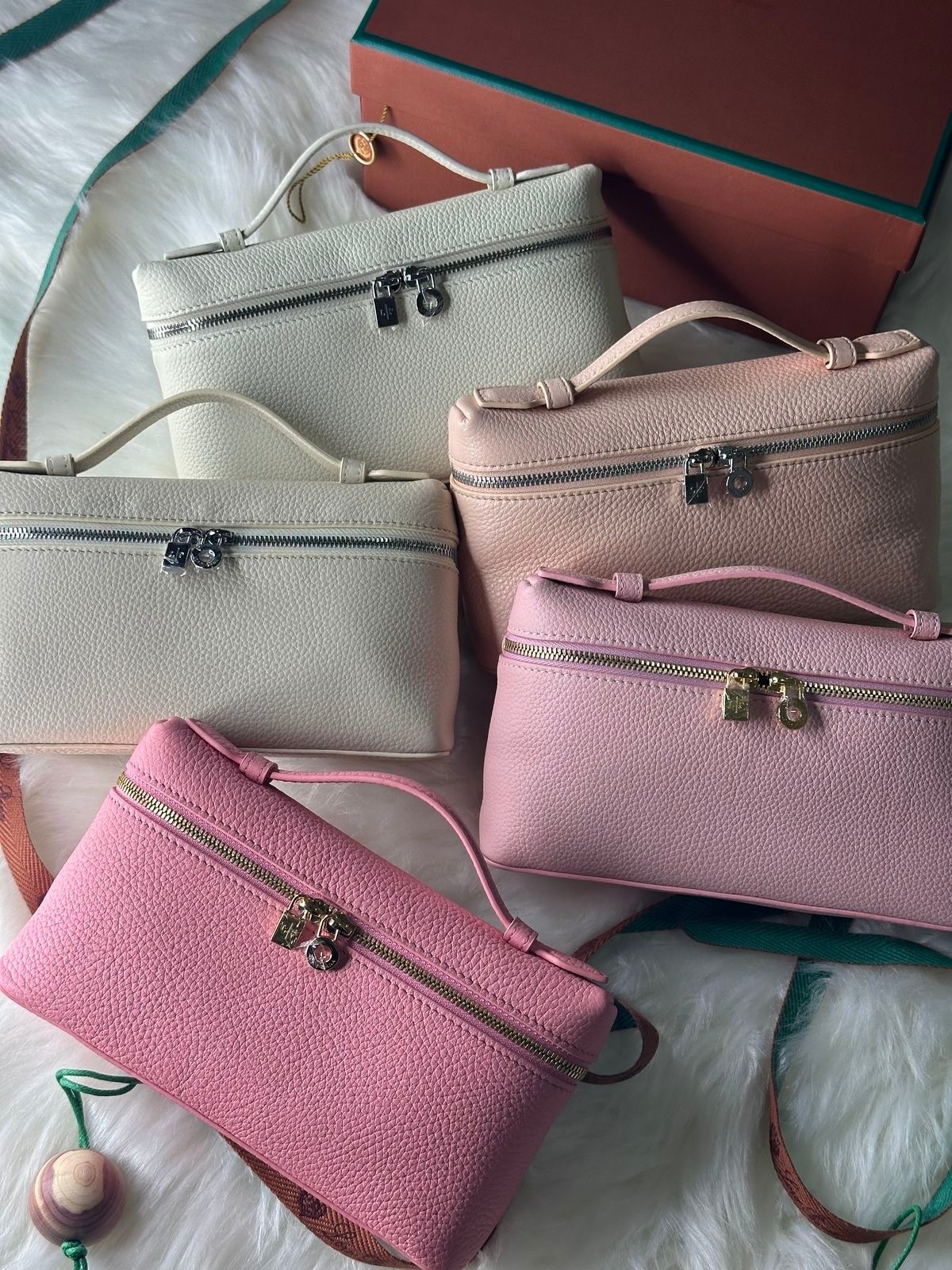 Aliexpress find. Comes with logo

#LTKgiftguide #LTKstyletip