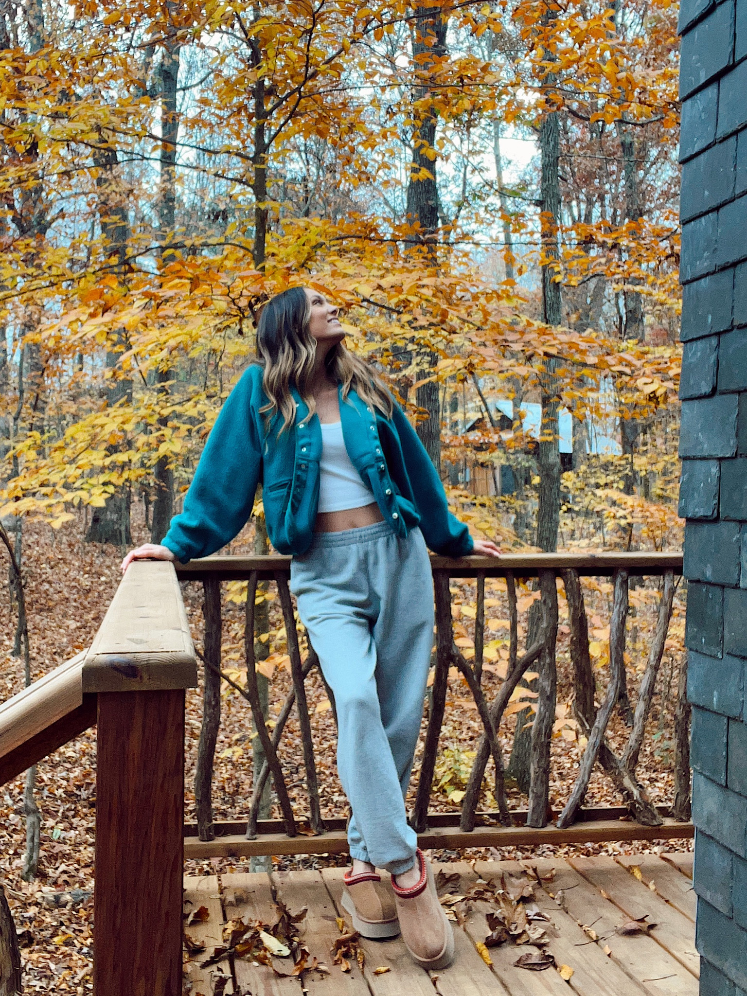 Jacket - XS
Sweatpants - men’s small 
Slippers true to size 