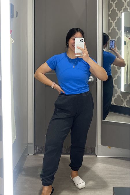 Gymshark oversized sweatpants
Lululemon cropped swiftly tech 