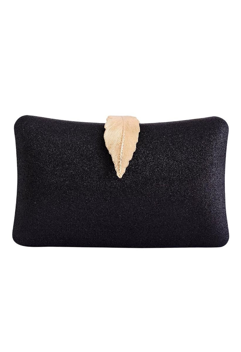 Solide, strukturierte Blatt-Clutch in Schwarz | Chicwish