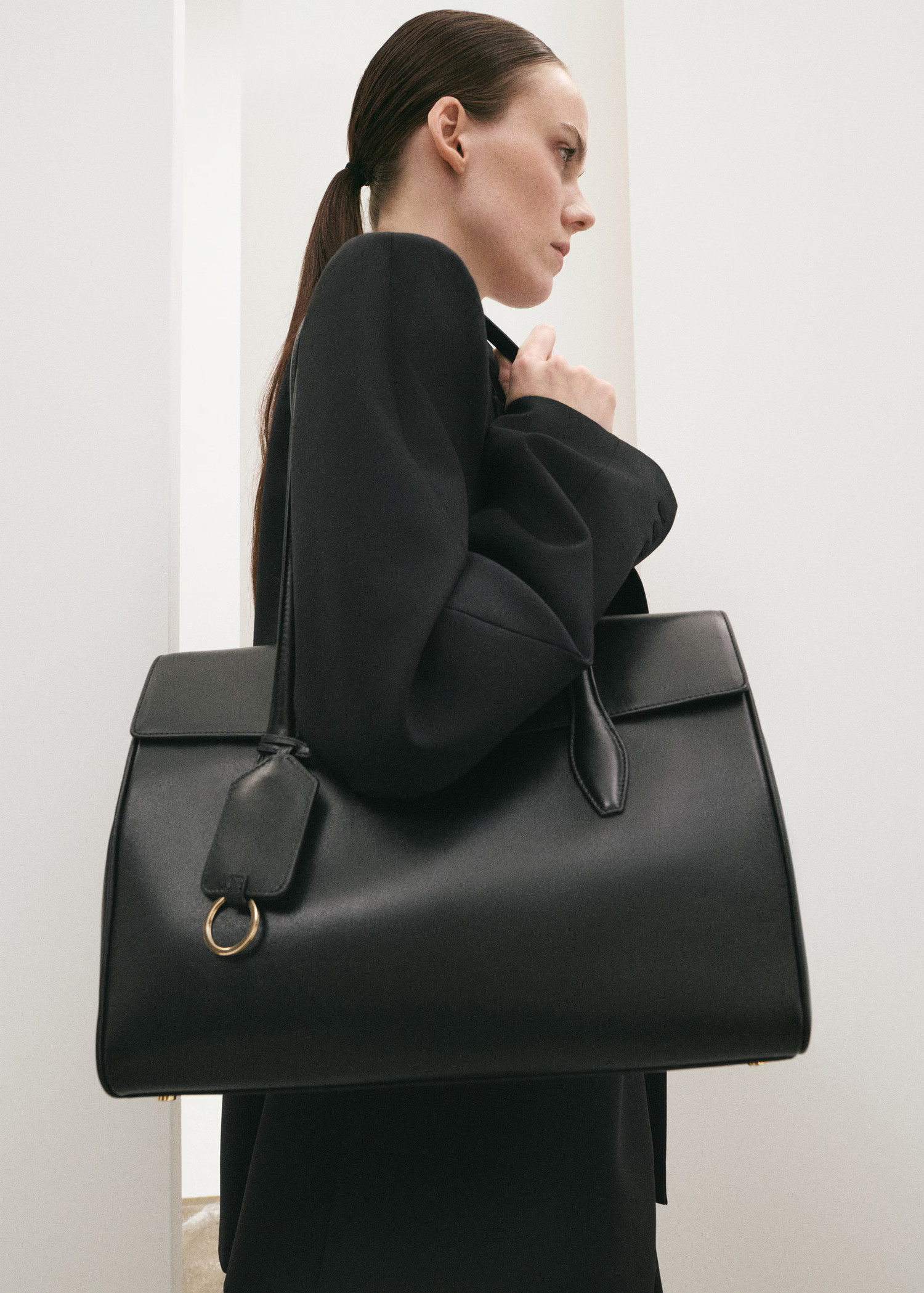 Leather shopper bag with charms | MANGO (UK)