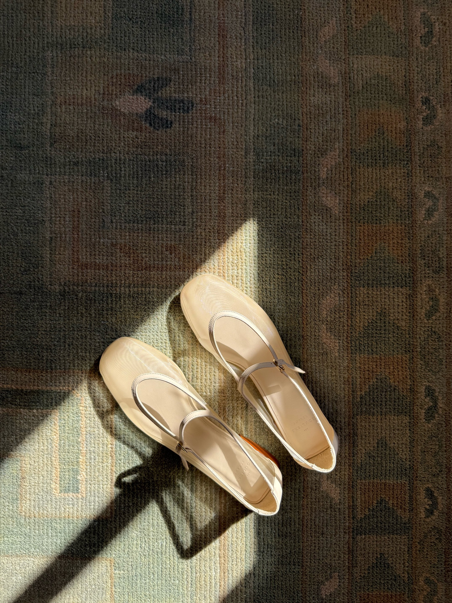 So excited for spring to wear these babies! 🤍🌼 #sezane