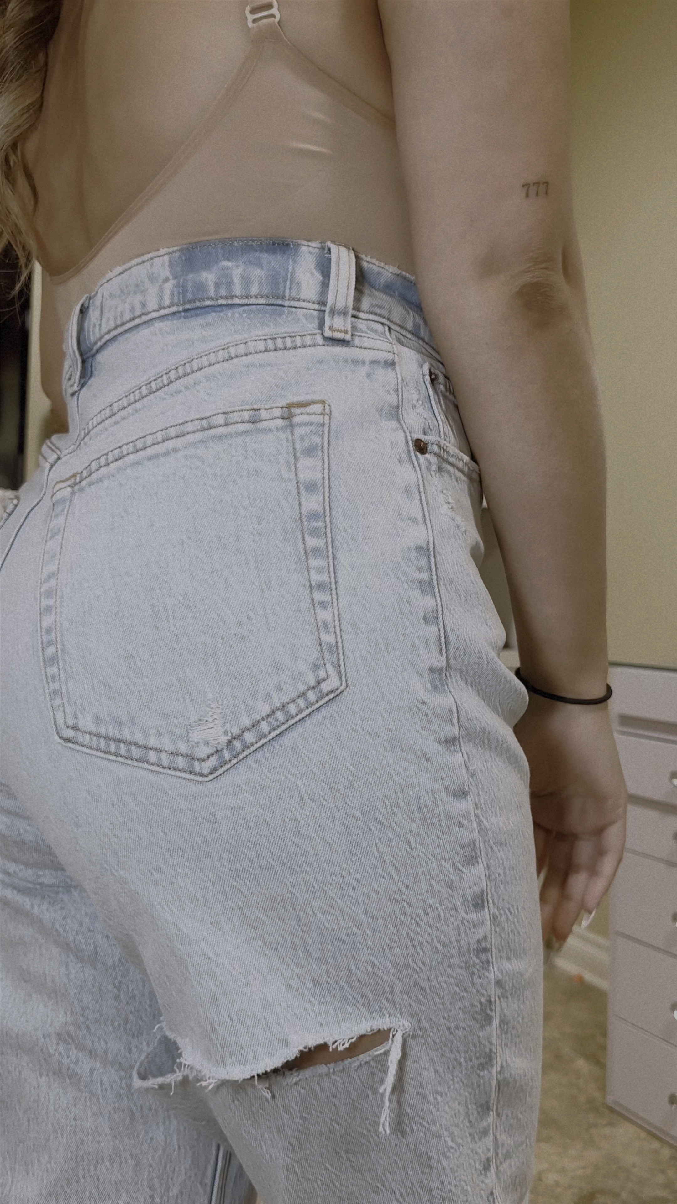 Abercrombie denim and tee ✌🏽




#LTKfindsunder100 #LTKMostLoved #LTKsalealert