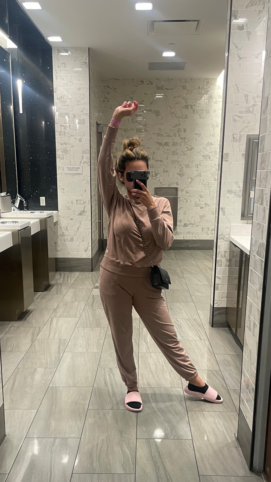 CMA Fest bound 🤠

#LTKTravel #LTKActive