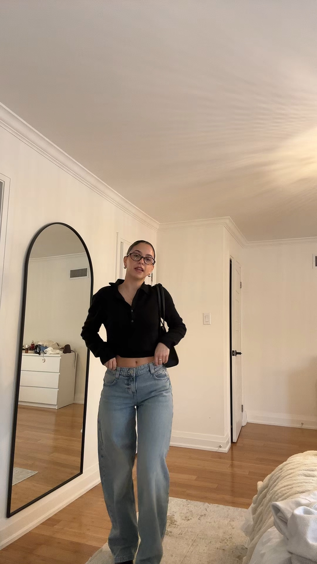 off to lunch👖@guess #guesspartner 
wearing the ‘Eco Baggy Balloon Jeans’