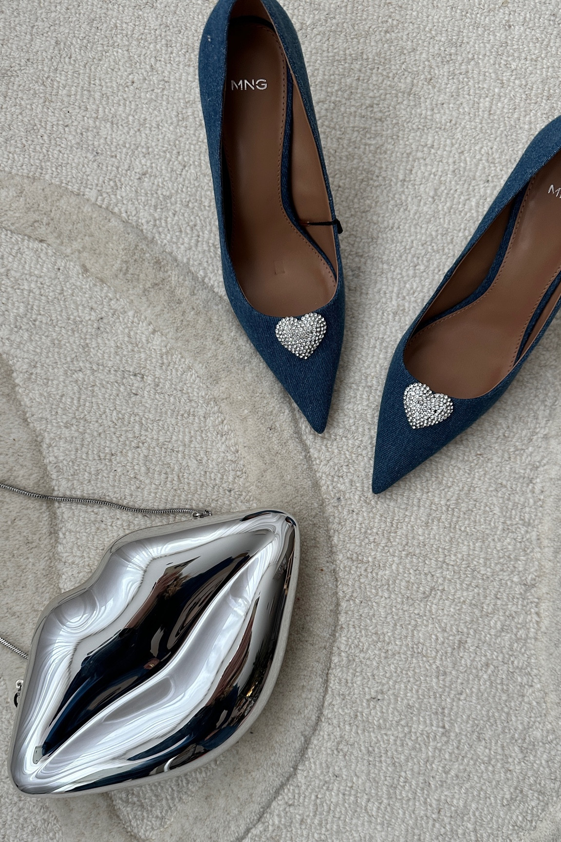 DETAILS | The accessories that are doing all the hard work 🩶💋
Silver minaudière | Lips bag | Heart shoes | Denim heels | Pointed toe | Designer dupes 

#LTKMostLoved #LTKshoecrush #LTKitbag