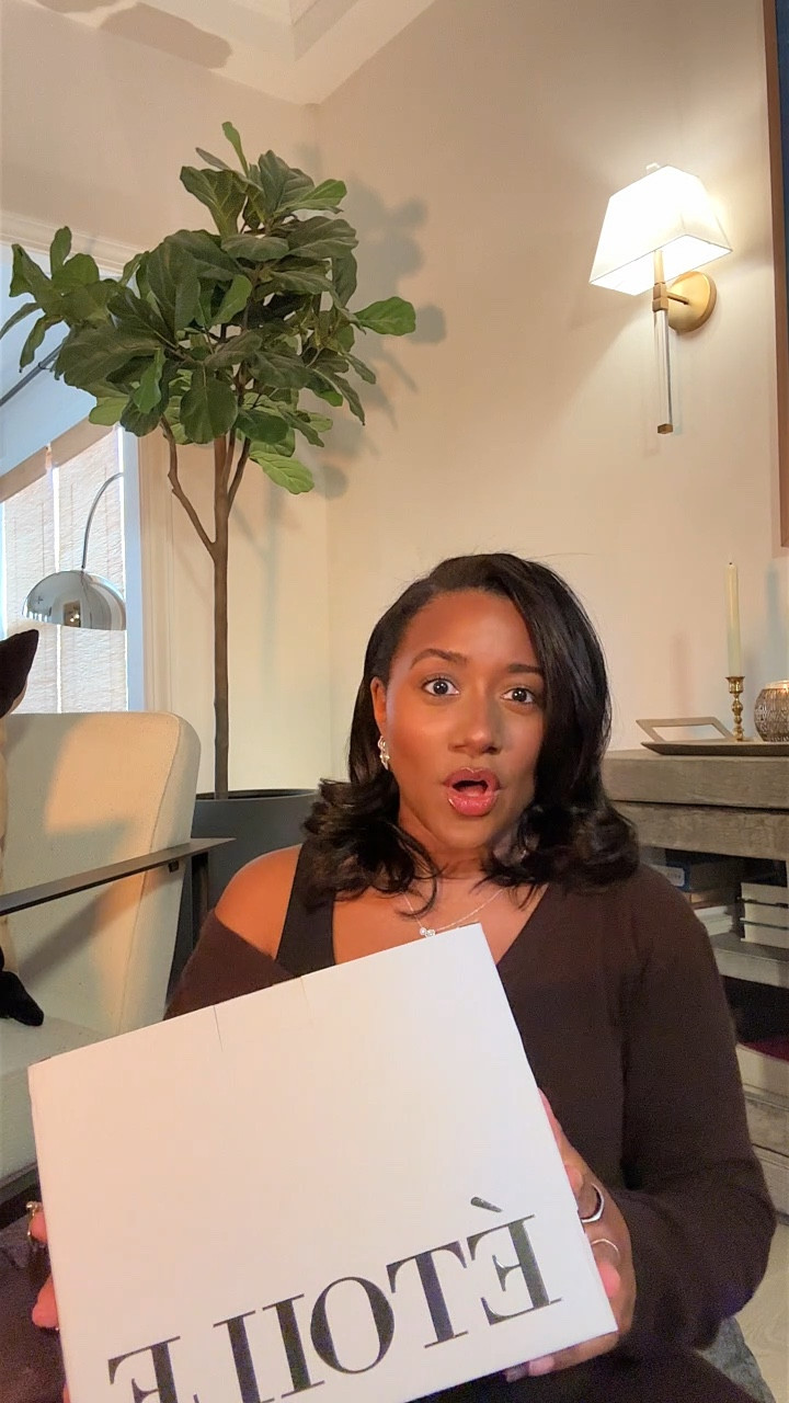 Unbox my dream vanity case! 40 days later and I’m in loveeeee! Cannot wait to fill this up with all my favorite makeup products 

Makeup bag, vanity case, cosmetic bag, travel bag 

#LTKBeauty #LTKTravel #LTKSpringSale