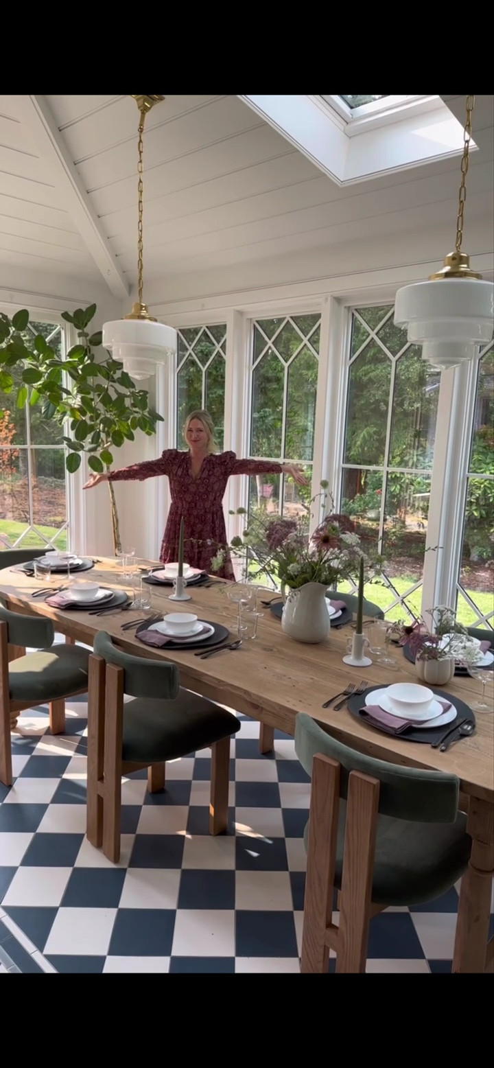 Before / after. For a no-fail holiday table this Thanksgiving, opt for an all-white setup - it’s classic, simple, affordable, and it’ll feel like fall the MINUTE the turkey hits the table. Thoughts? 

#LTKparties #LTKhome #LTKHoliday