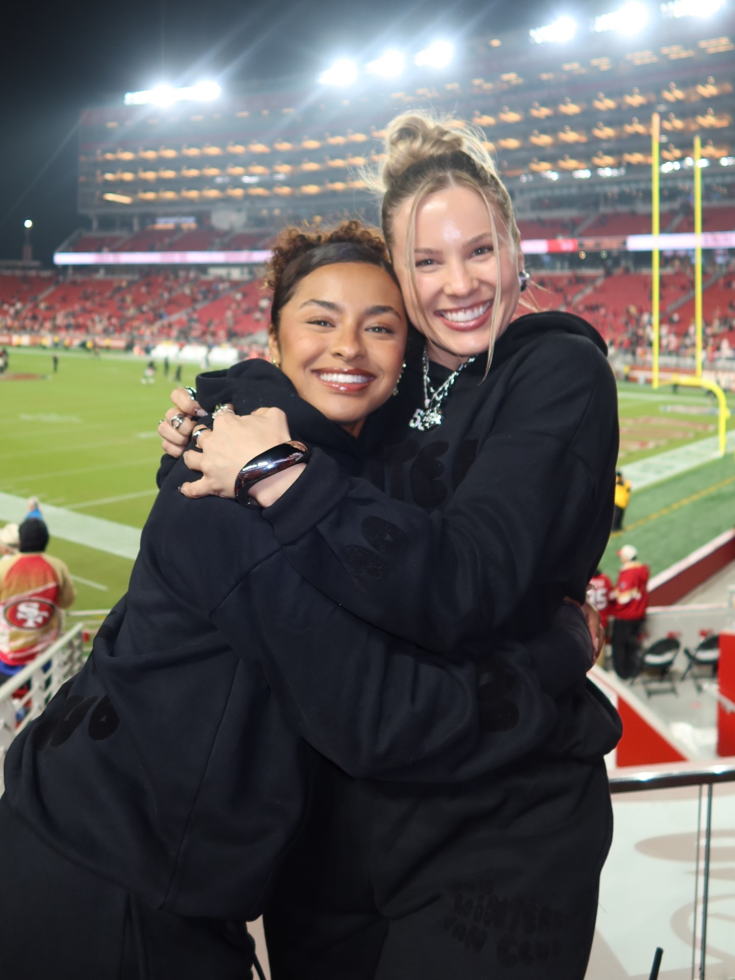 MNF @ Levi’s 🏈🩷