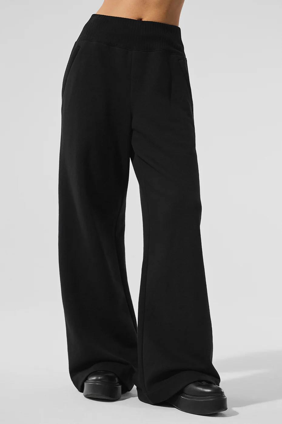 ALO | Serenity Wide Leg Sweatpant in Black, Size: Medium | Alo Yoga (US)