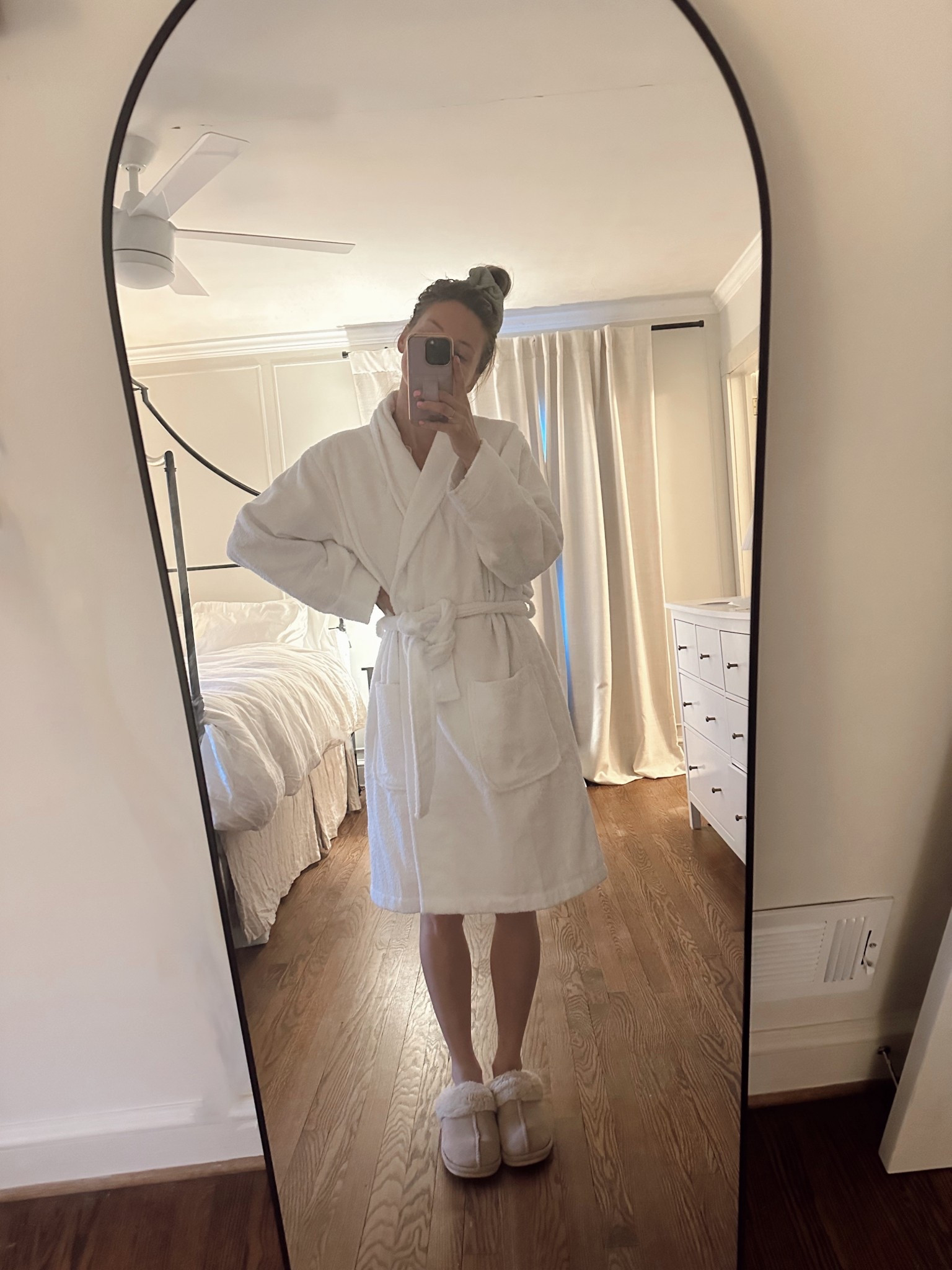 Best robe EVER. Hotel like, heavy but not hot. It’s magic.