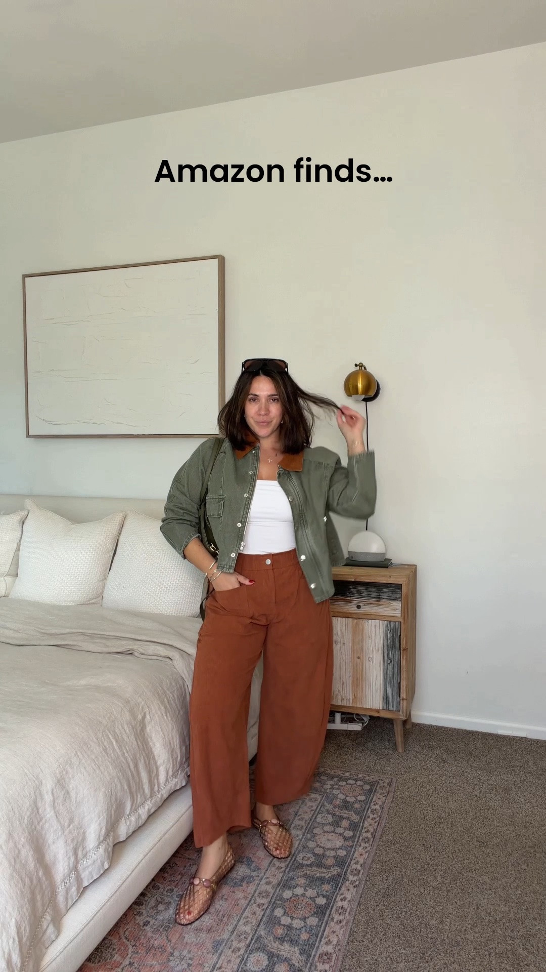 The best Amazon fall outfit ideas to get you out of your leggings and t shirt slump! Amazon deals finds. My stats: L | 10 | 30 | 5’5