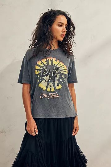 UO Fleetwood Mac Boyfriend T-Shirt | Urban Outfitters (EU)