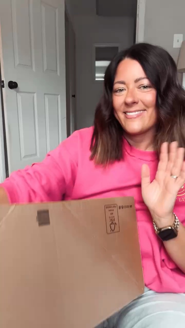 Unboxing summer, but make it H&M ☀️✨

White denim ✔️
Easy breezy dresses ✔️
Crochet everything ✔️
The cutest bags + dreamiest sandals ✔️
And don’t even get me started on the jewelry 😍

This haul is giving effortless, elevated, and SO ready for warm weather. Which piece are you grabbing first?!

#HMStyle #SummerHaul #AffordableFashion #SummerOutfits #StyleOnABudget #OOTDInspo