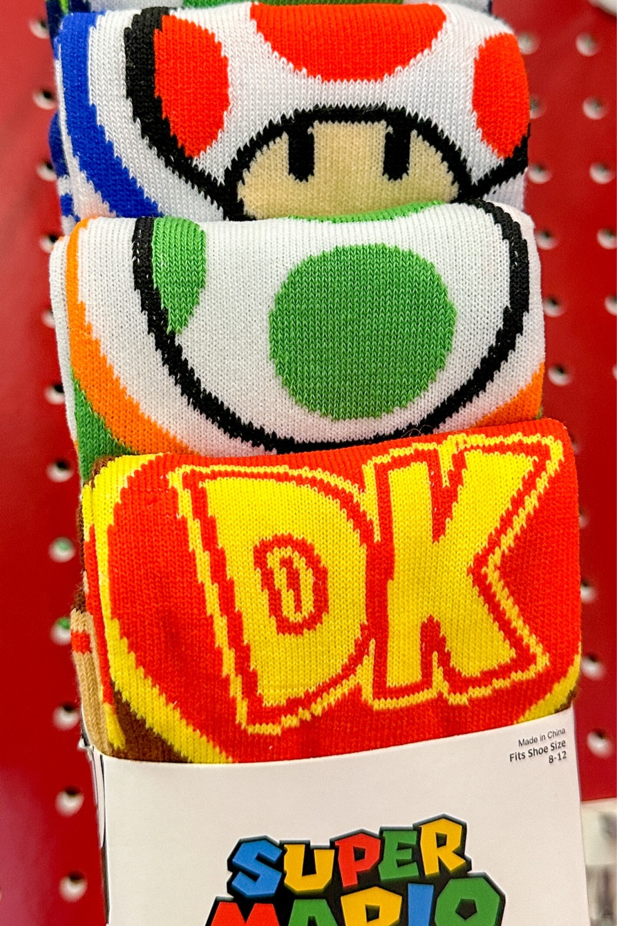 Super Mario socks can’t go wrong with these for stocking stuffers for the kiddos. #Socks #StockingStuffers #SuperMario #Videogames #Gamers