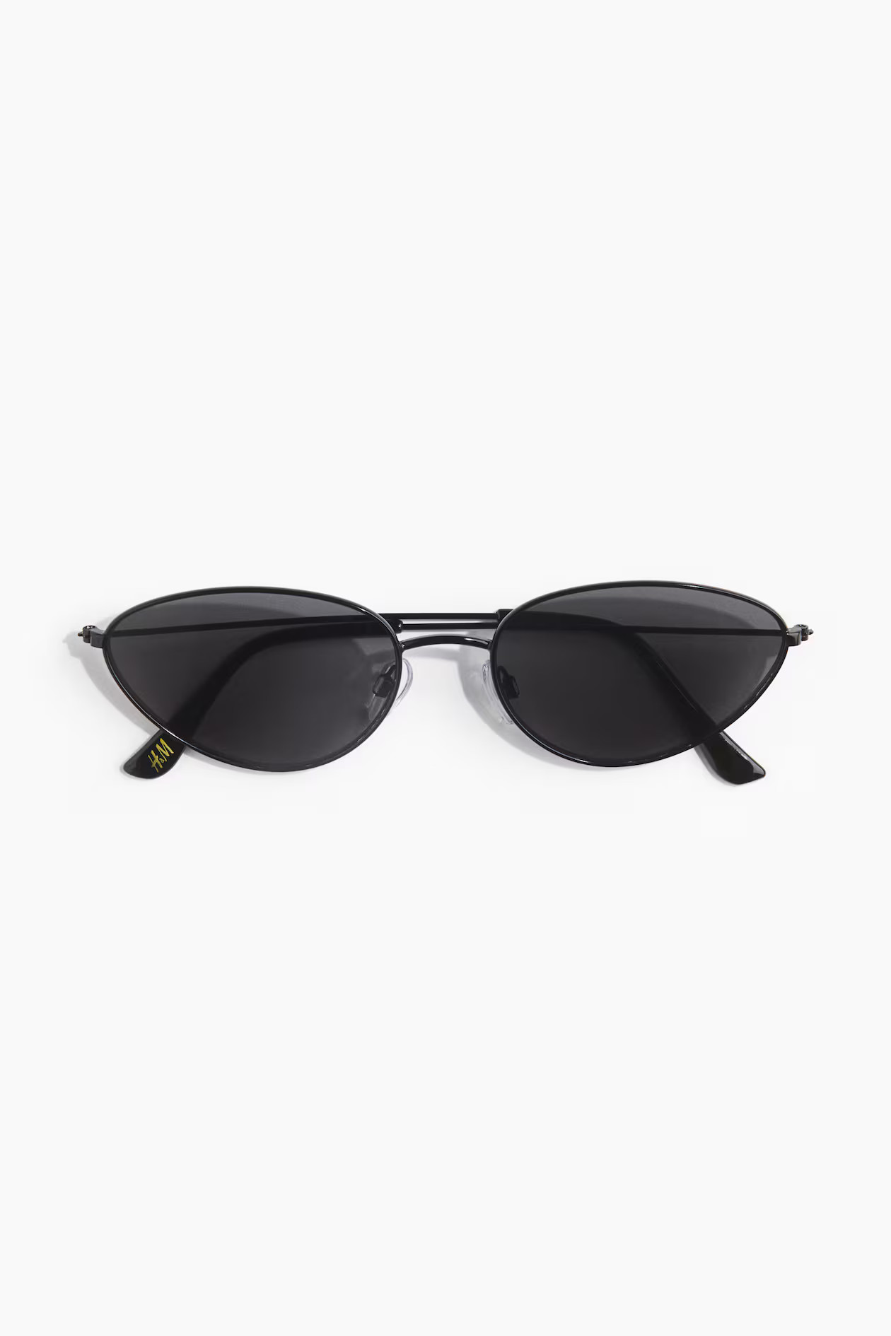 Cat-eye sunglasses | H&M (UK, MY, IN, SG, PH, TW, HK)