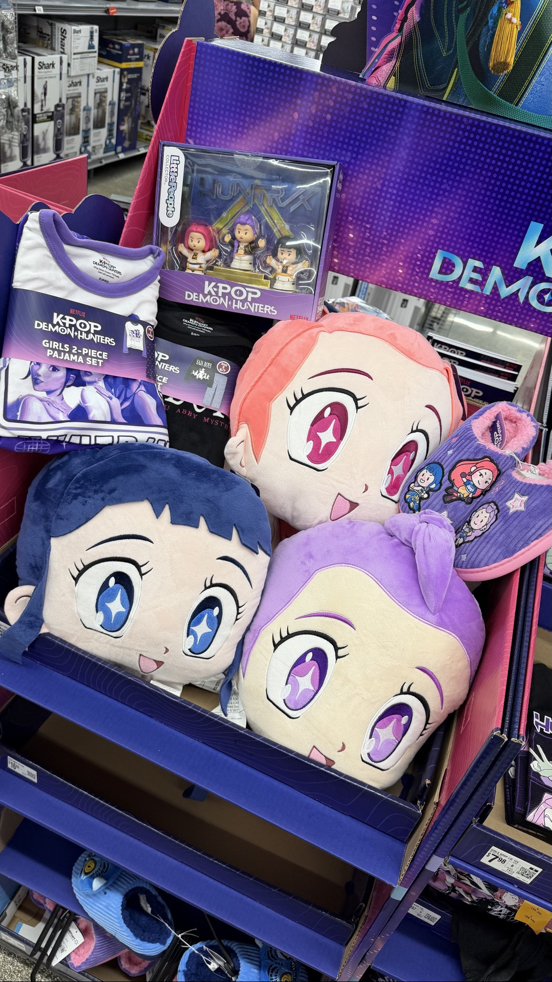 Check out all the amazing Kpop Demon Hunters collection now @Walmart, lots of accessories , crafts and more !🤩👹

Linking all items here 🔗✨