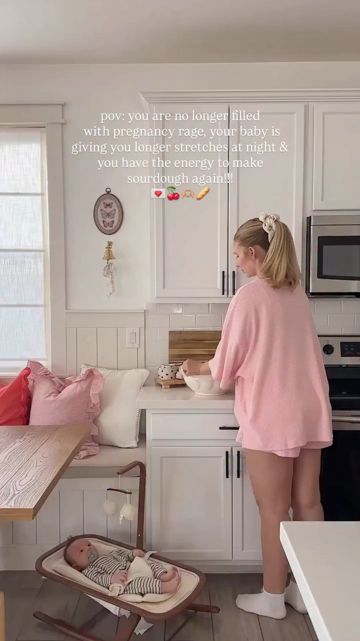 oh how I’ve missed this version of myself!! 2025 me was scary🫣 & I am so happy to part ways with her!!! Oh & jordy is giving 8-10 hour stretches at night??? prepare to be sick of me when we’re sleeping through the night fully again🤭
.
#pregnancyreality #pregnancyrage #postpartum #fourthtrimester #babysleep