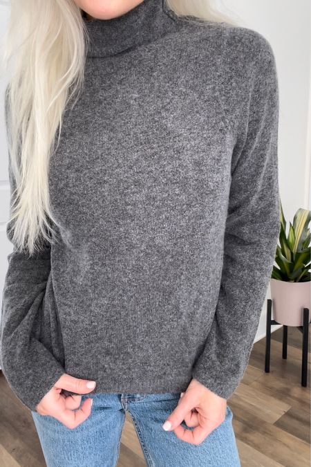 Coziest daytime sweater #abercrombie 

#LTKfindsunder50 #LTKfindsunder100 #LTKSeasonal