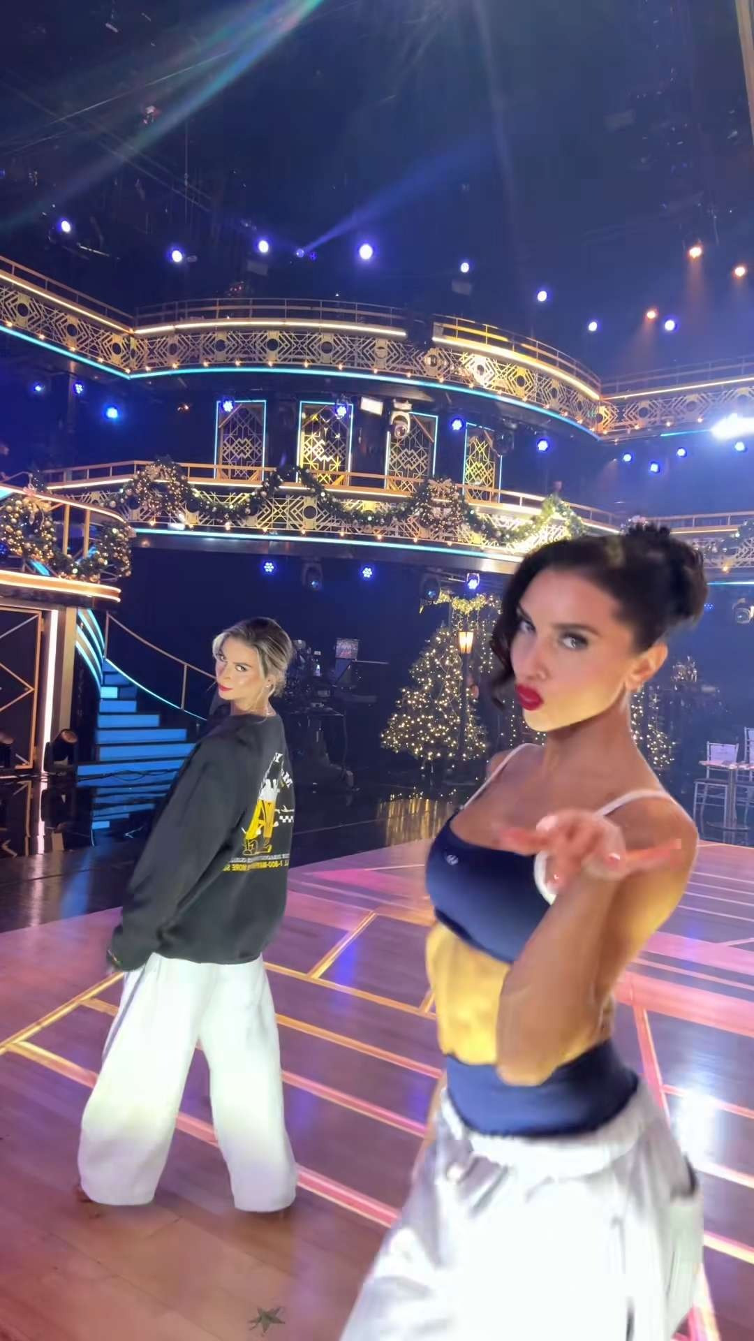 Mommies @DaniellaKaragach 💋 

 #LTKootd #LTKActive #LTKStyleTip