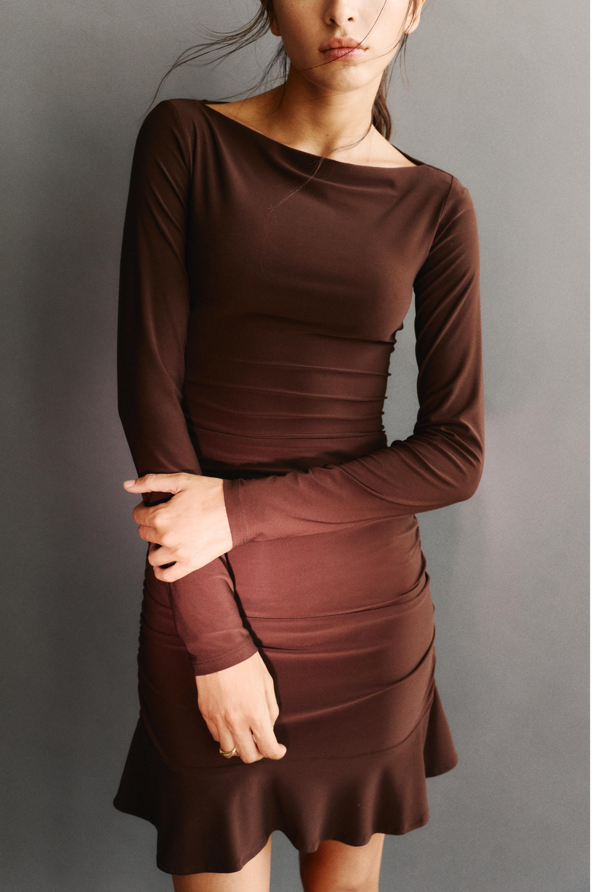 Robe courte froncée | PULL and BEAR FR