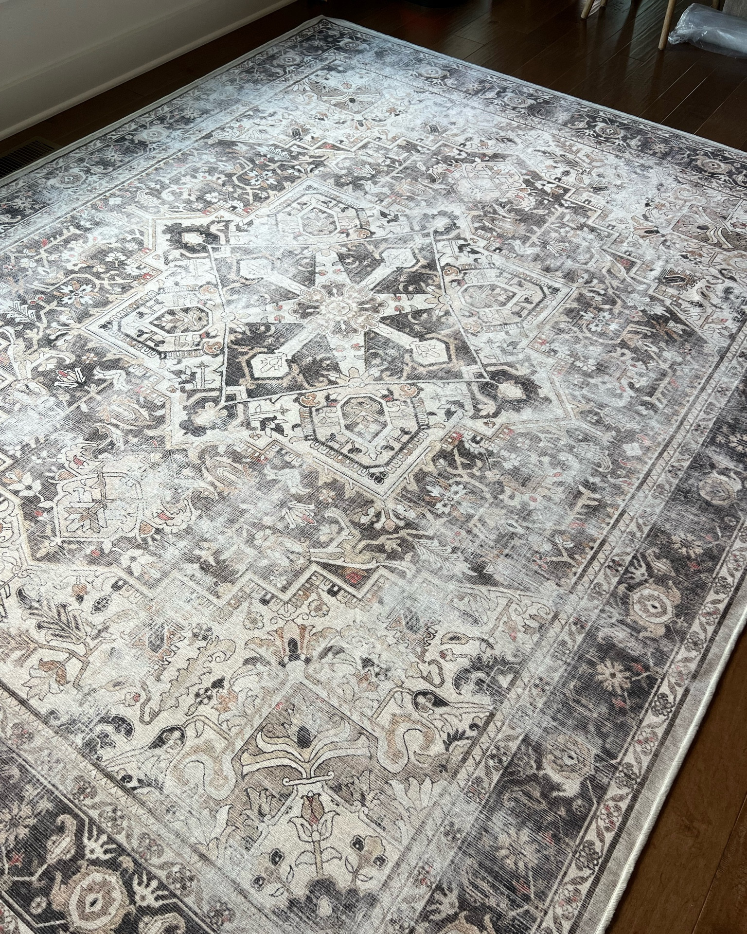 Such a beautiful neutral rug! 

#LTKhome