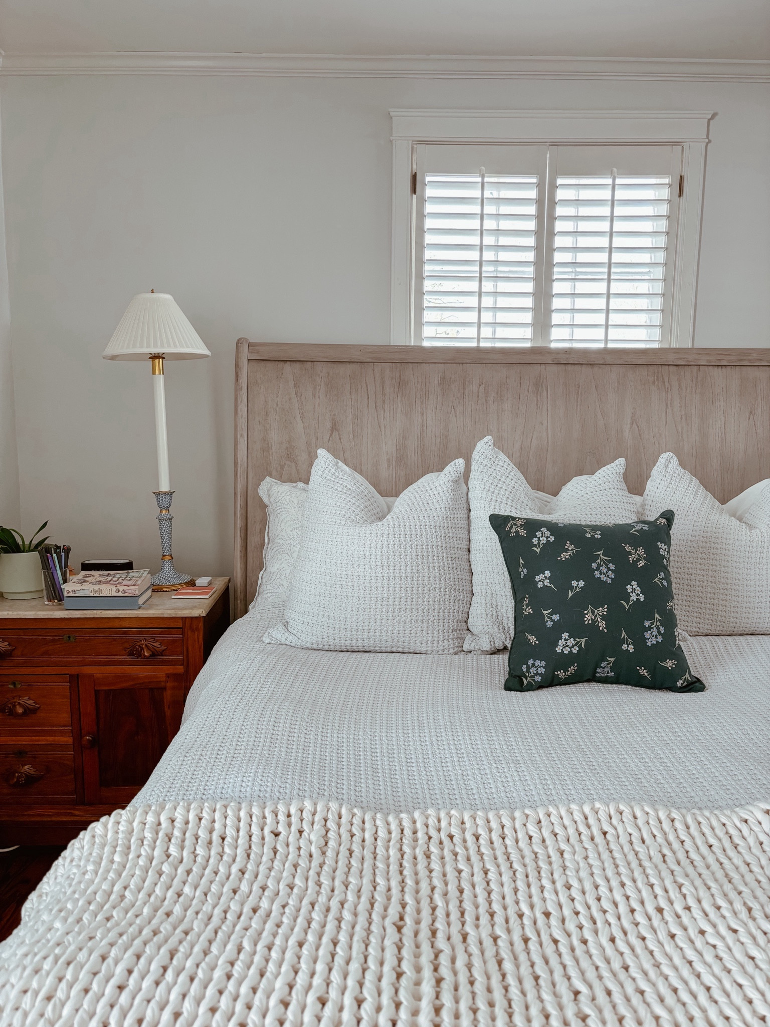 our cozy little bedroom 🤍

#LTKhome