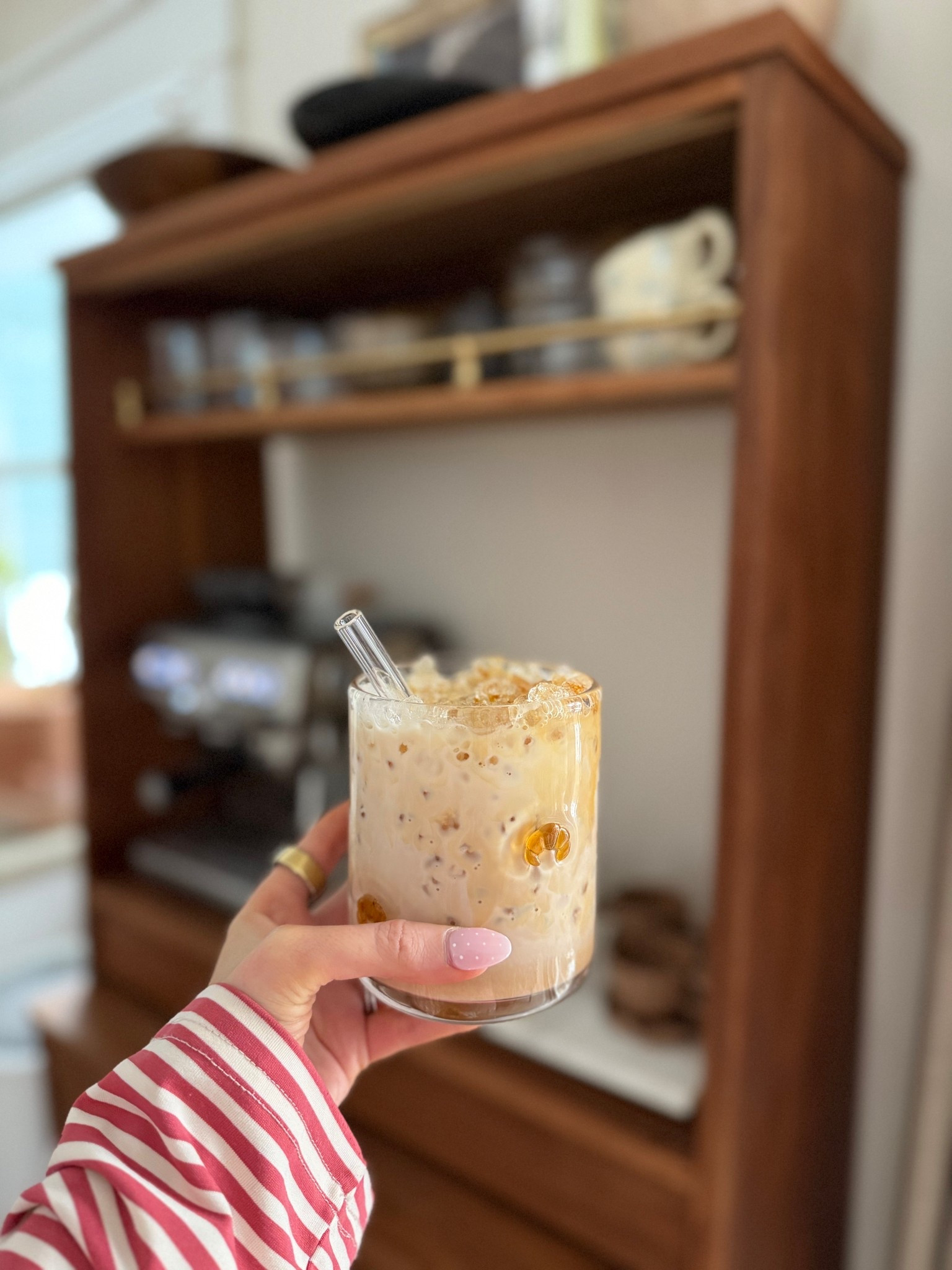 Croissant icon cup!! For only $7.99 🥐

Target icon glasses, icon cup, anthro icon glasses lookalikes, coffee time, iced lattes 

#LTKFindsUnder50 #LTKHome #LTKmomlife