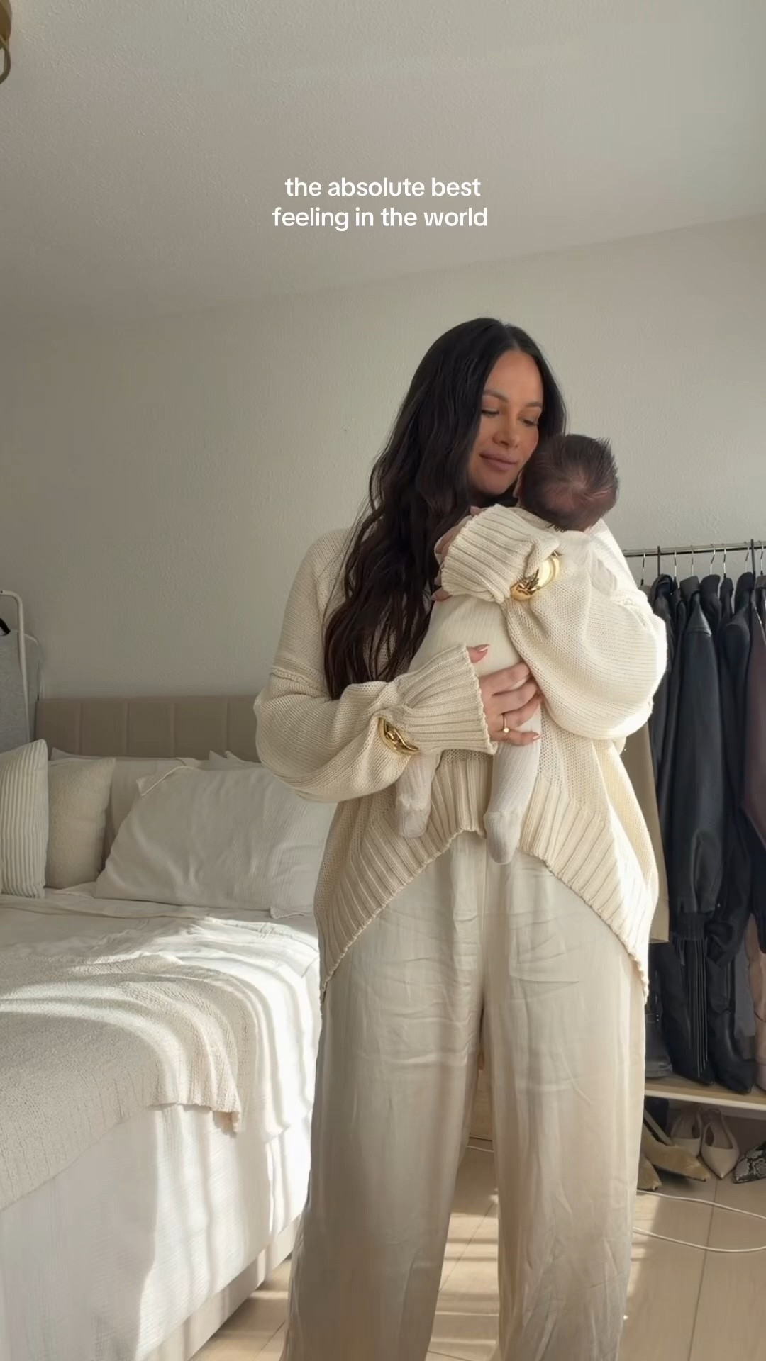 Cozy neutral postpartum outfit

#LTKmomlife #LTKBump #LTKootd