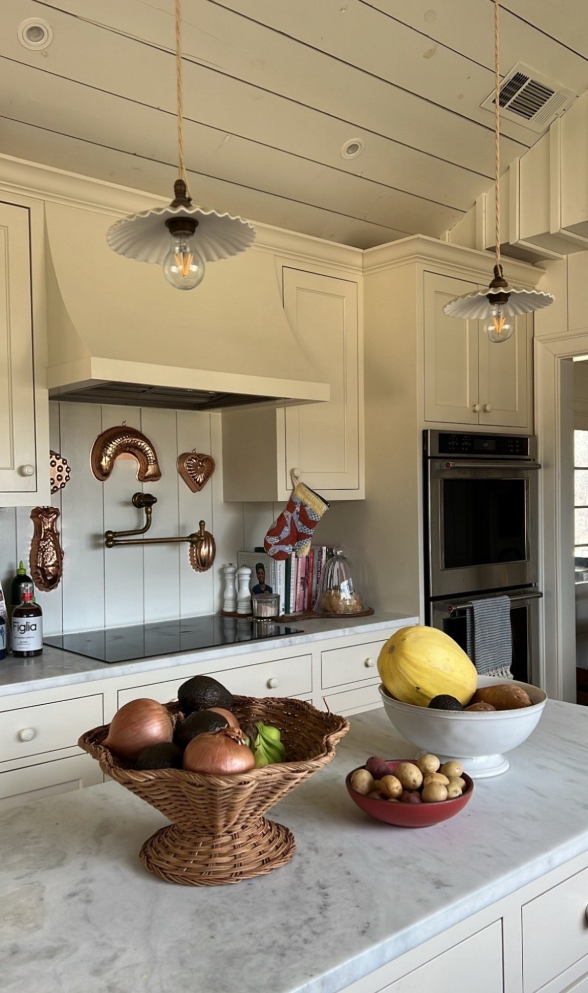 A clean kitchen brings so much joy! Fruit bowls, wooden knobs, vintage details, our favorite pots and pans!

#LTKdayinmylife #LTKHome #LTKfoodie