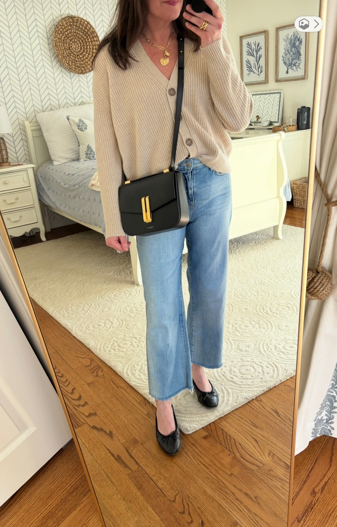 Love this slouchy cardigan with light wash jean and black accessories. 