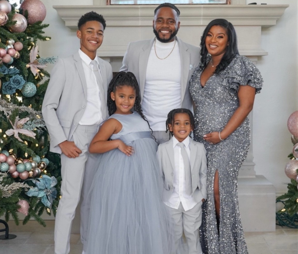Formal Family Photo Inspo. 

#LTKHoliday #LTKmomlife #LTKKids