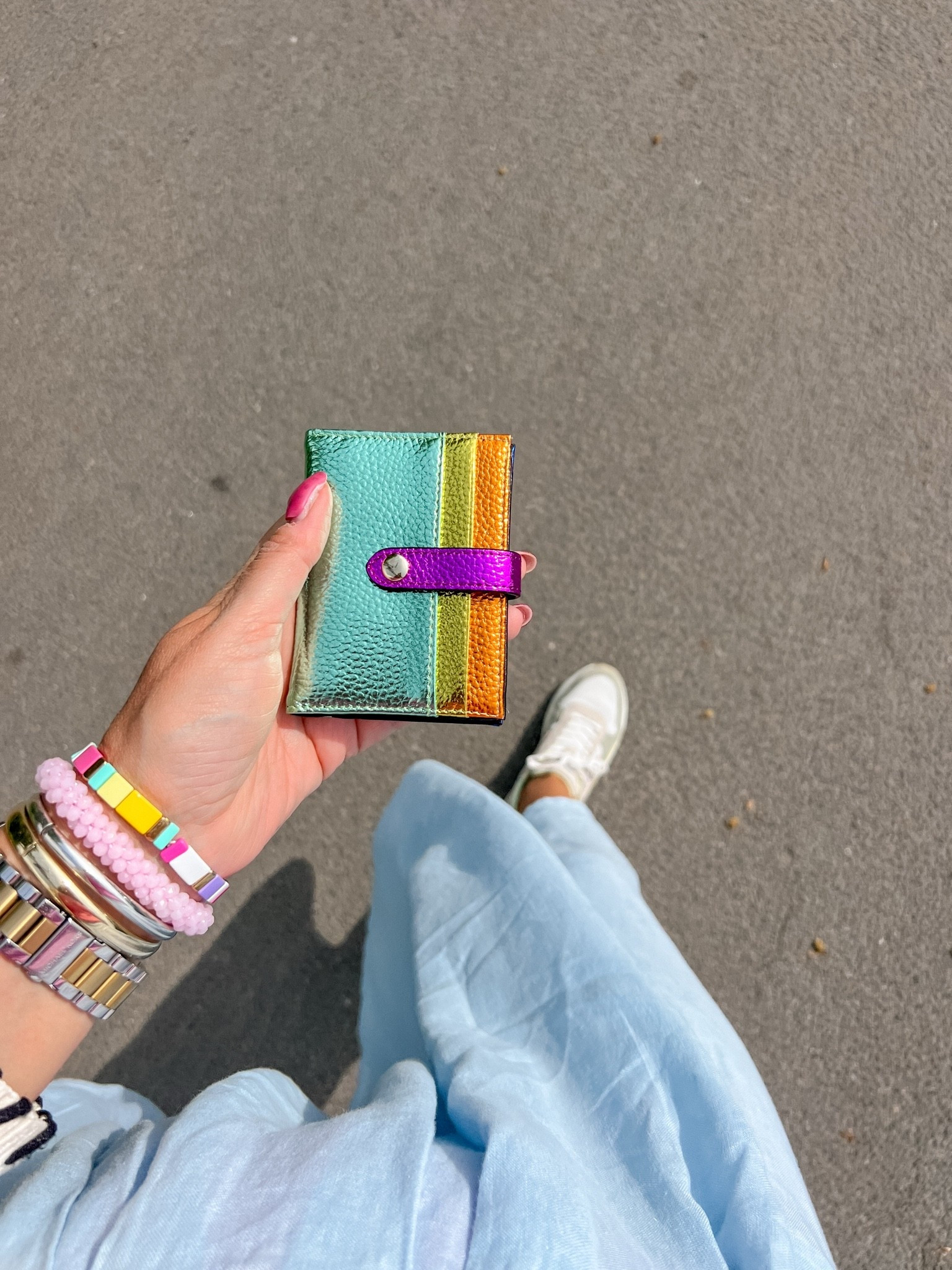 Multi colored pasjes houder. Ideaal voor OV chipkaart, rijbewijs, kentekenbewijs e.d.

#LTKnederlands #LTKeurope #LTKtravel