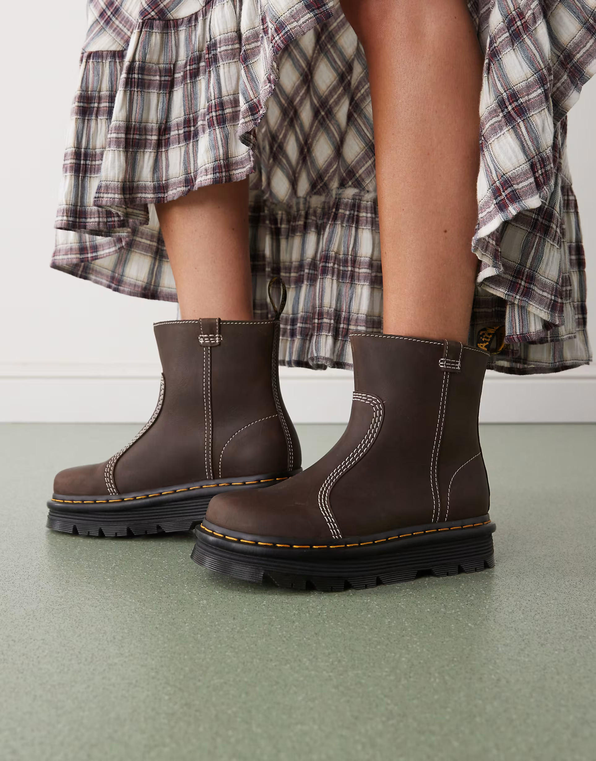 Dr Martens ZebZag Rigger boot with contrast stitching in dark brown wyoming | ASOS (Global)