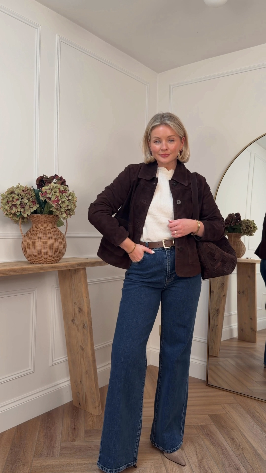 Styling the beautiful keep-forever brown suede jacket from @Mint Velvet ✨
Jeans - Size 10 
Jacket - size M
Knits - size S 