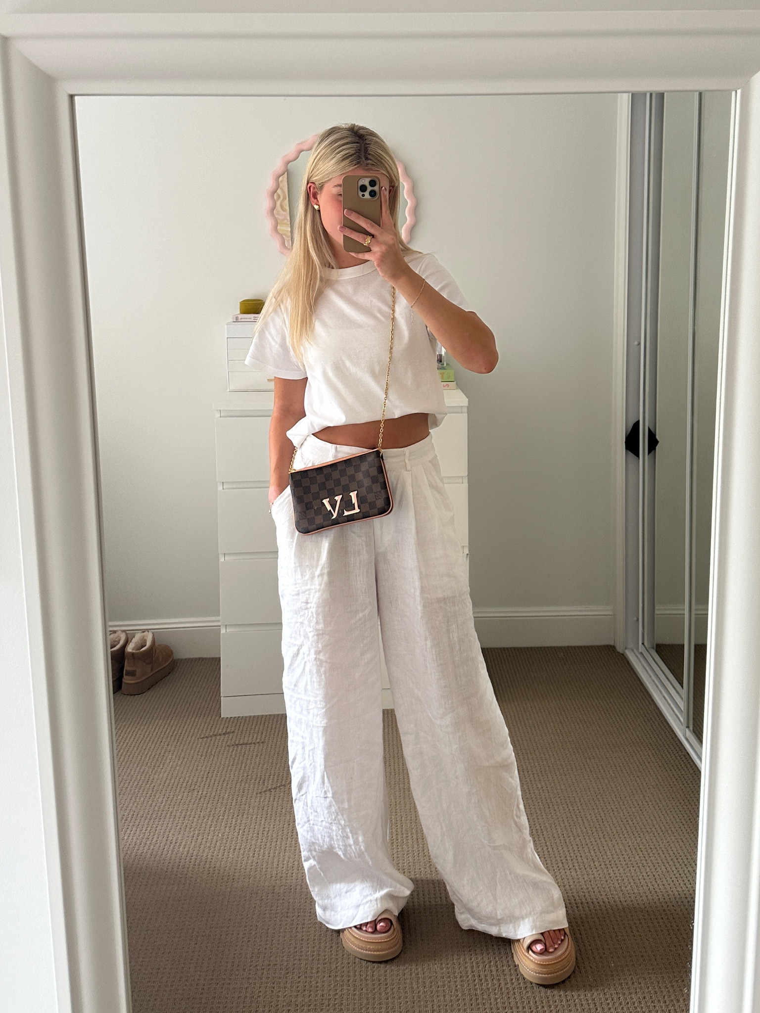 todays very clean and casual OOTD🦢🧸🤍

#LTKaustralia #LTKstyletip