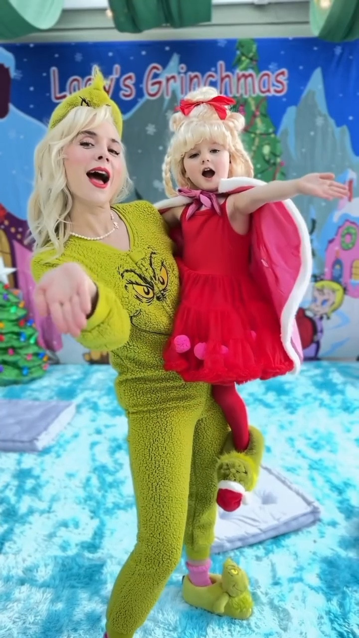 Lady Lou Who’s 🎀 Grinchmas 2025 
🎸 @theprettyreckless