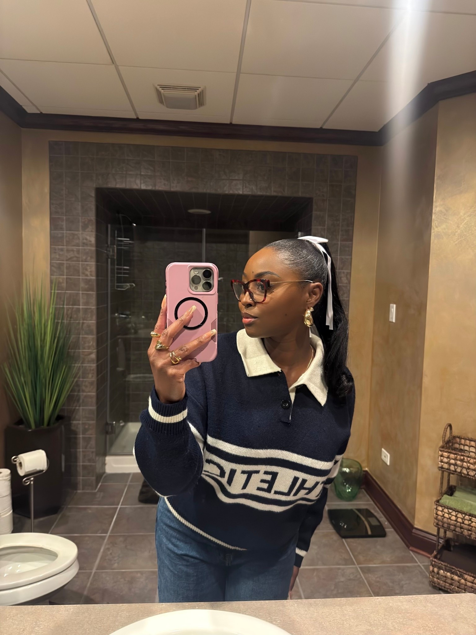 Varsity vibes for Friendsgiving 💙 

friendsgiving outfit, varsity sweater outfit, homecoming party outfit, navy blue sweater aesthetic, cute fall outfit ideas, dark wash jeans outfit, cozy fall fashion, hair bow hairstyle,  fall looks, casual holiday outfit, winter outfit inspo


#LTKCyberWeek