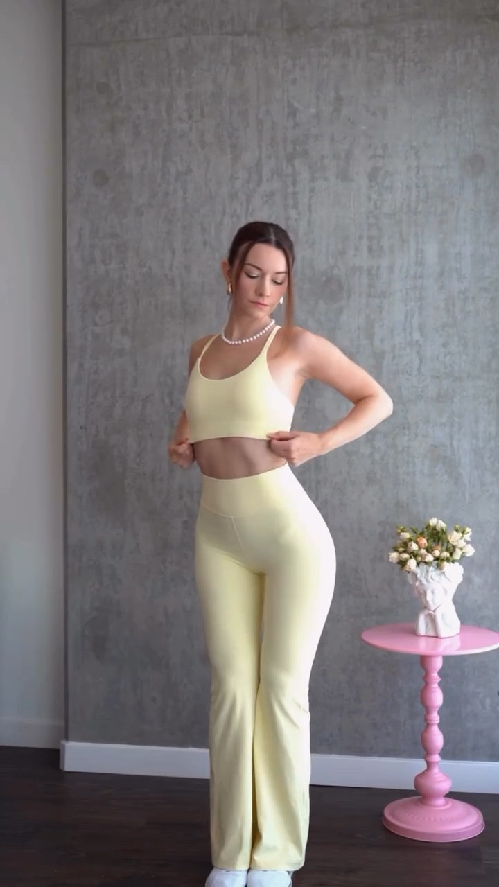 yellow outfit 💛
:::
:::
#activewearforwomen #leggings #flaredpants #outfitoftoday #sandiego #fitgirls

#LTKActive