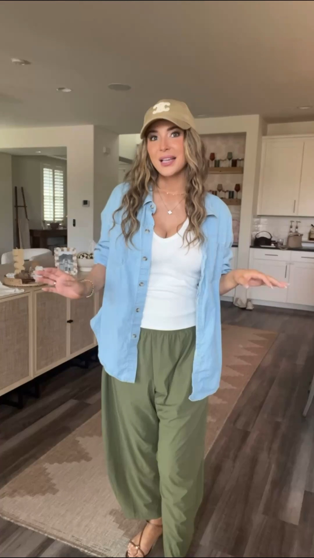 Casual OOTD for busy moms who want to look cute but comfy

#LTKmomlife #LTKgrwm #LTKootd