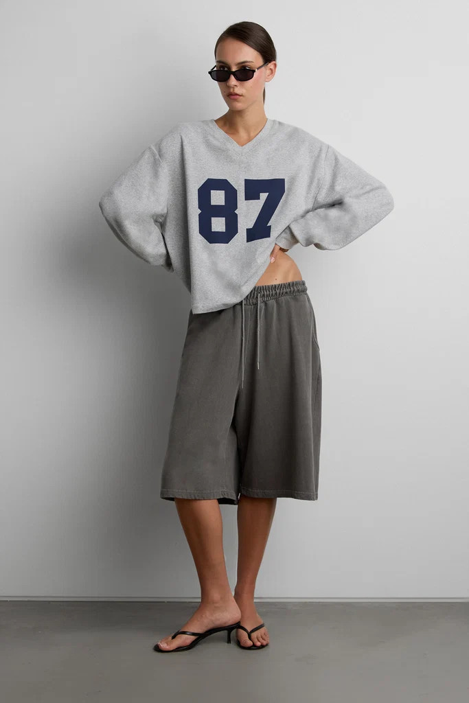 GRAPHIC PRINT V-NECK LONG SLEEVE | OAK + FORT