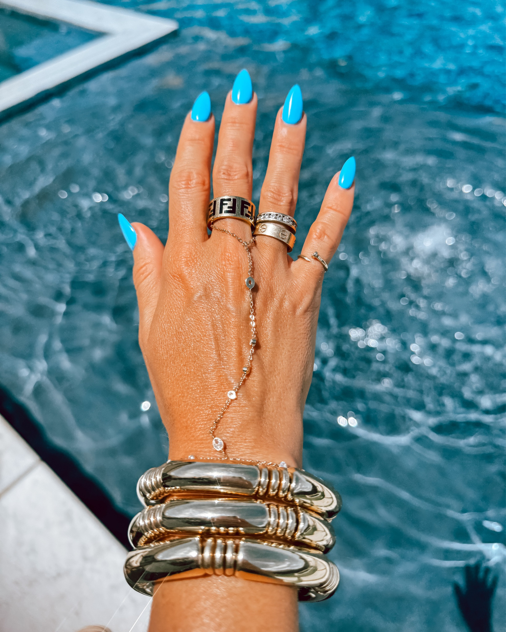 My recent arm candy and jewelry haul! Code MAGEN20 for 20% off!!


#LTKFindsUnder100 #LTKFindsUnder50