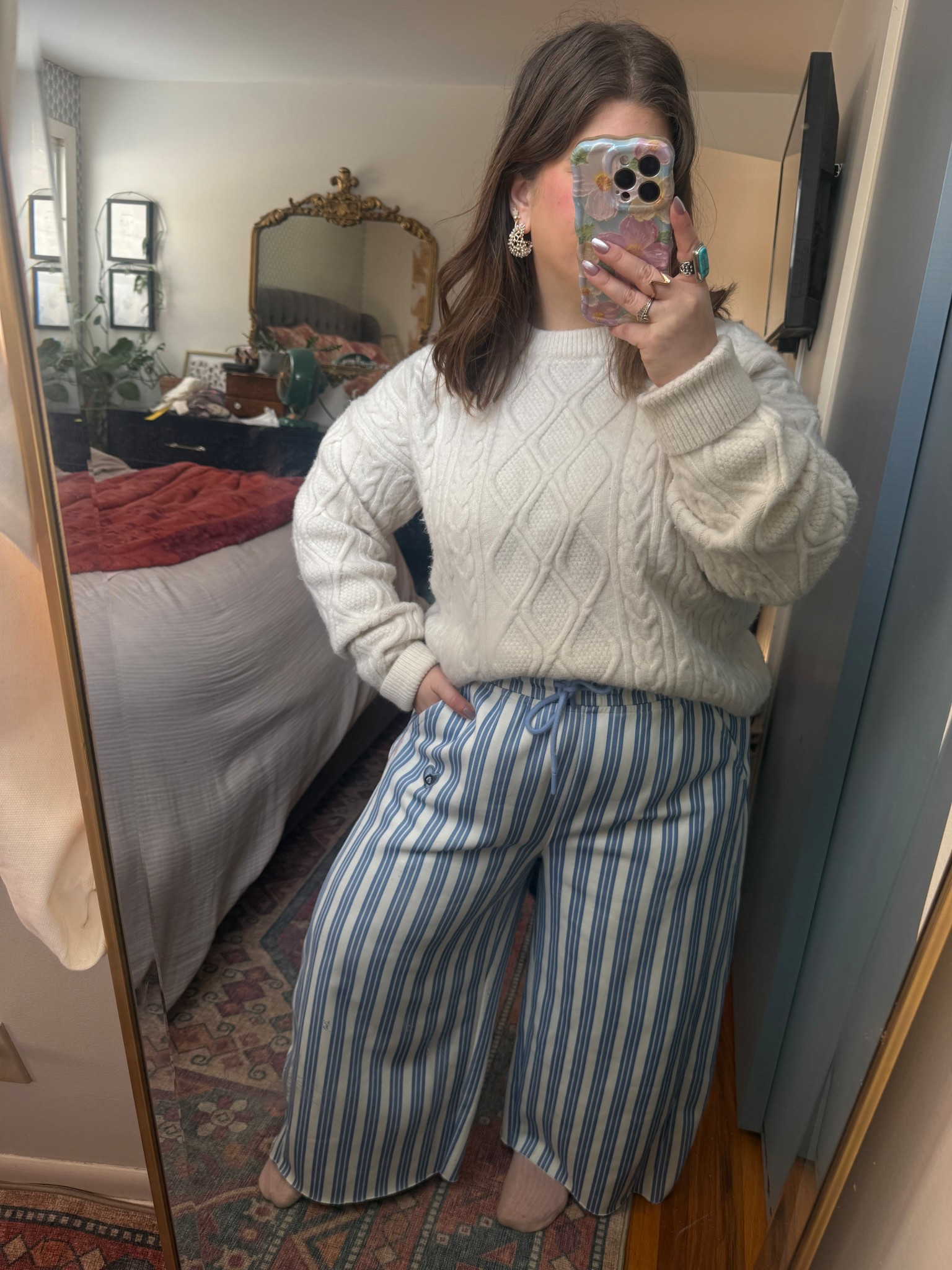 Loving these barrel pants & a cozy sweater for winter 


#LTKootd #LTKmomlife #LTKPetite