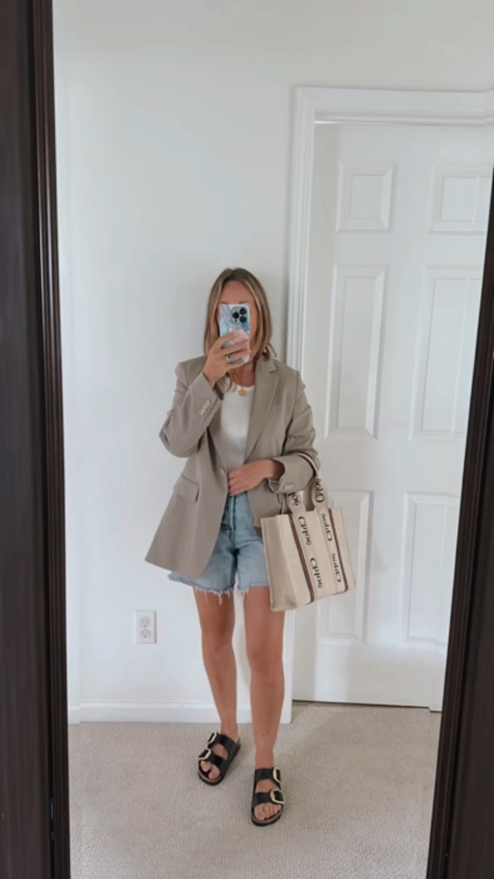 20 pieces countless ways to wear// May Capsule Wardrobe with neutral easy to pair together pieces that make getting dressed easy 