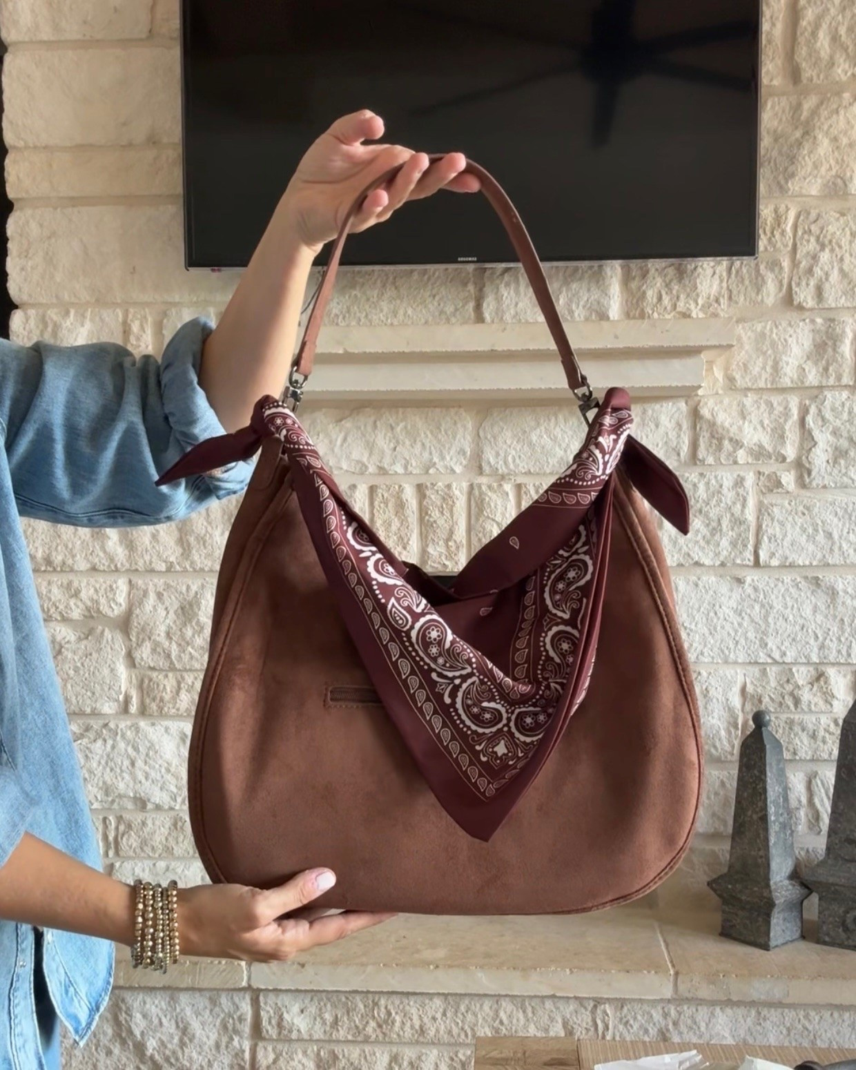 This fall bag + bandana combo is perfection!