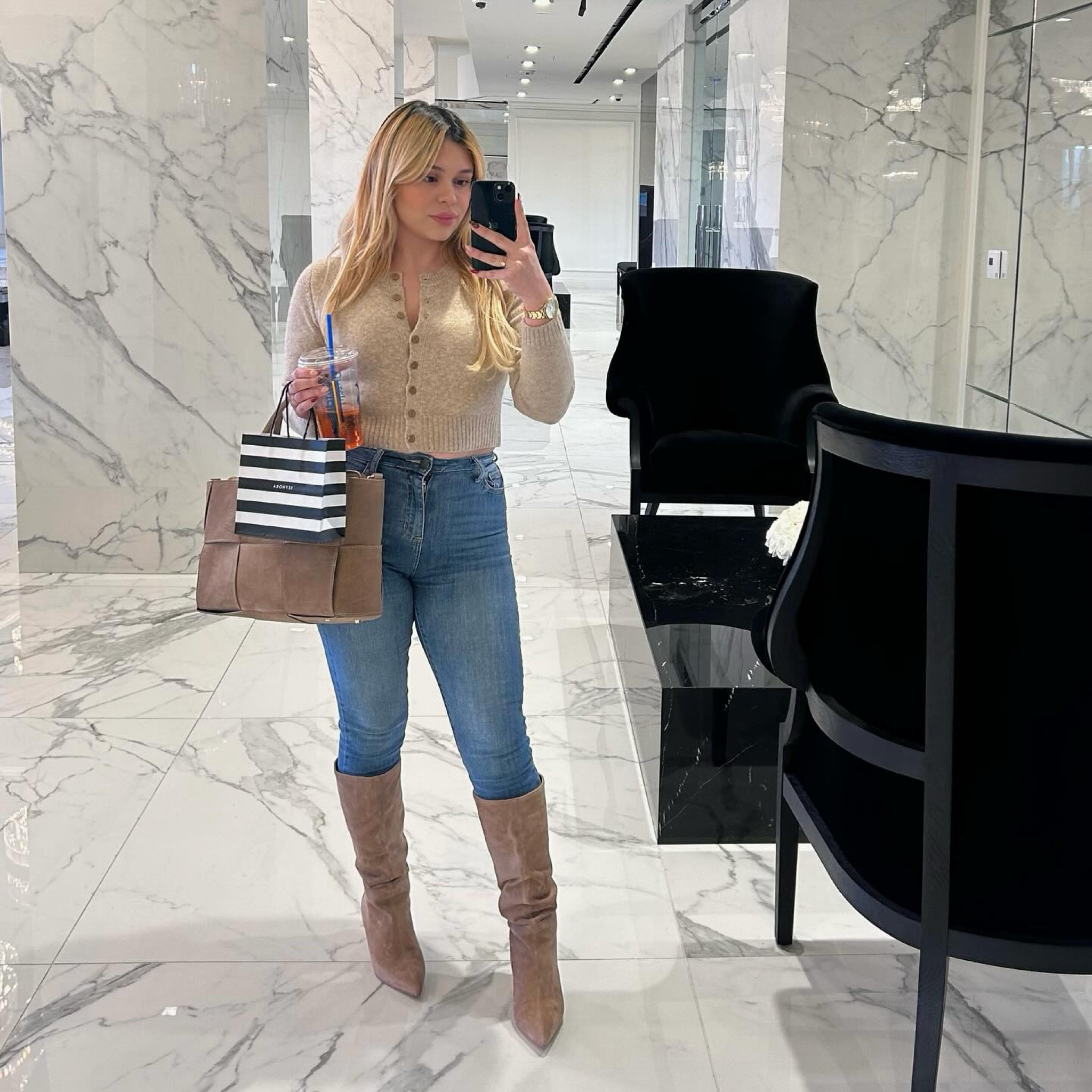 Ask me about fall fashion✨

Top @fashionnova
Bag @tjmaxx 
Boots @stevemadden 

Details in my bio✨🔗
#stevemadden #bottegaveneta #amazonfinds #ootd #fallfashion #outfitinspo