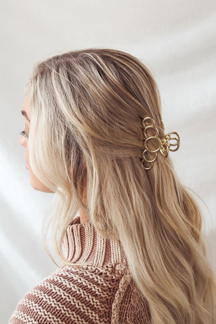 Loop You In Gold Circle Hair Clip | Lulus (US)
