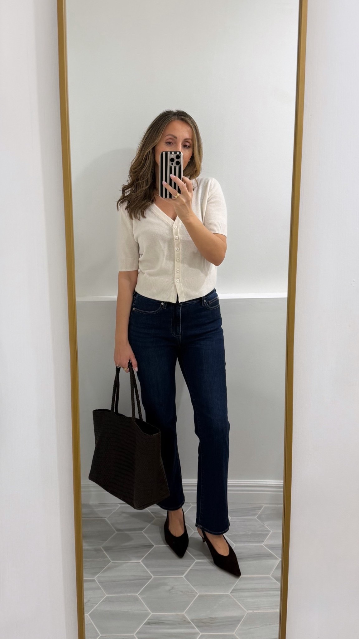 This short-sleeve cashmere has such a feminine, delicate feel. Its lighter weight makes it perfect for warmer months, though a good nude bra is recommended.  Size small fits beautifully, with no gapping between button.  Comes in more colors.  

@Quince  #quincepartner